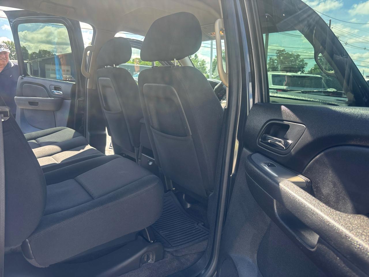 Chevrolet Avalanche 2WD Crew Cab LS 2010