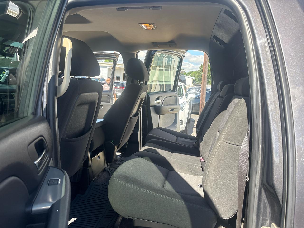 Chevrolet Avalanche 2WD Crew Cab LS 2010