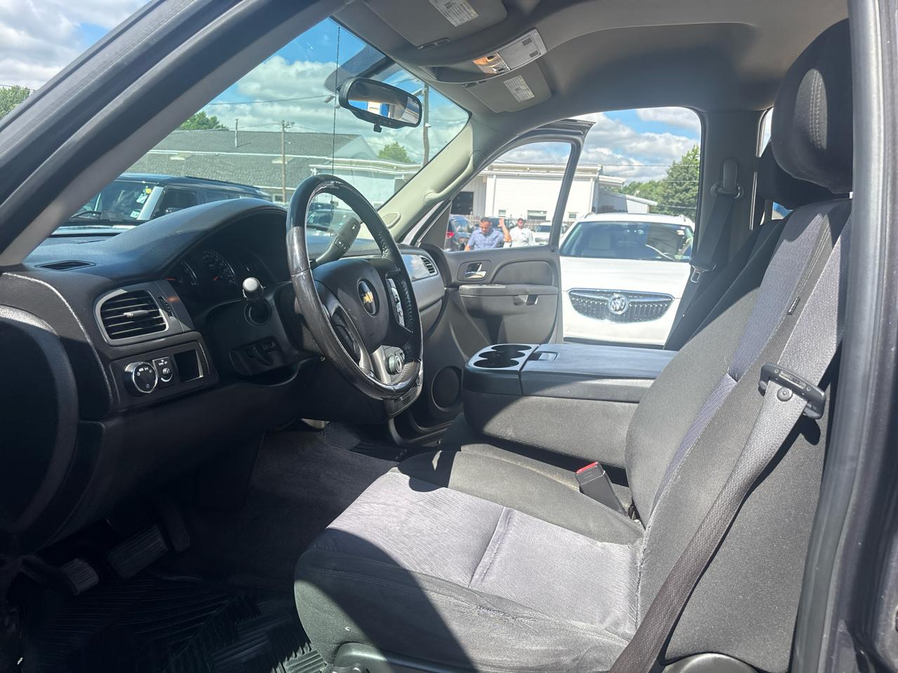 Chevrolet Avalanche 2WD Crew Cab LS 2010