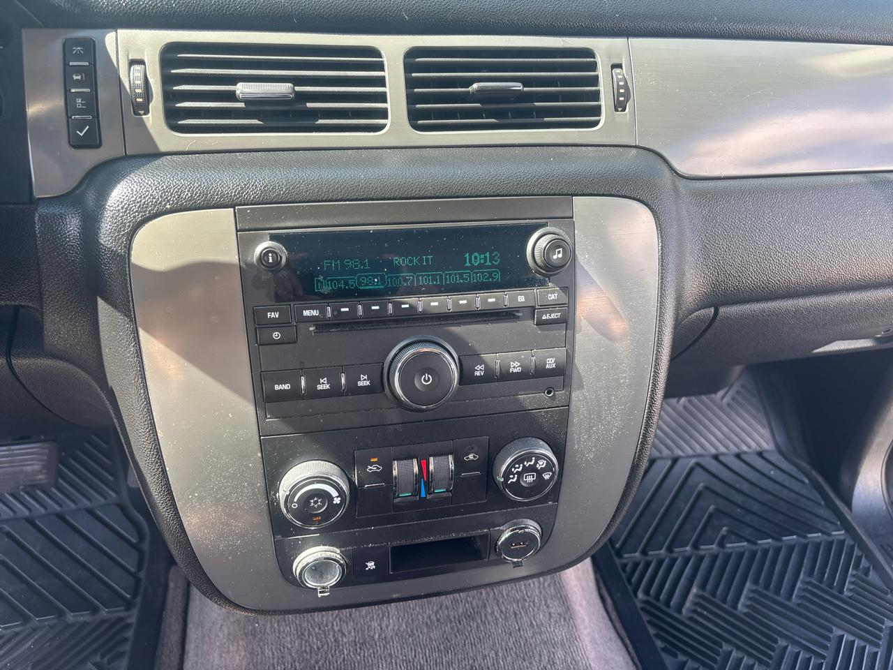 Chevrolet Avalanche 2WD Crew Cab LS 2010