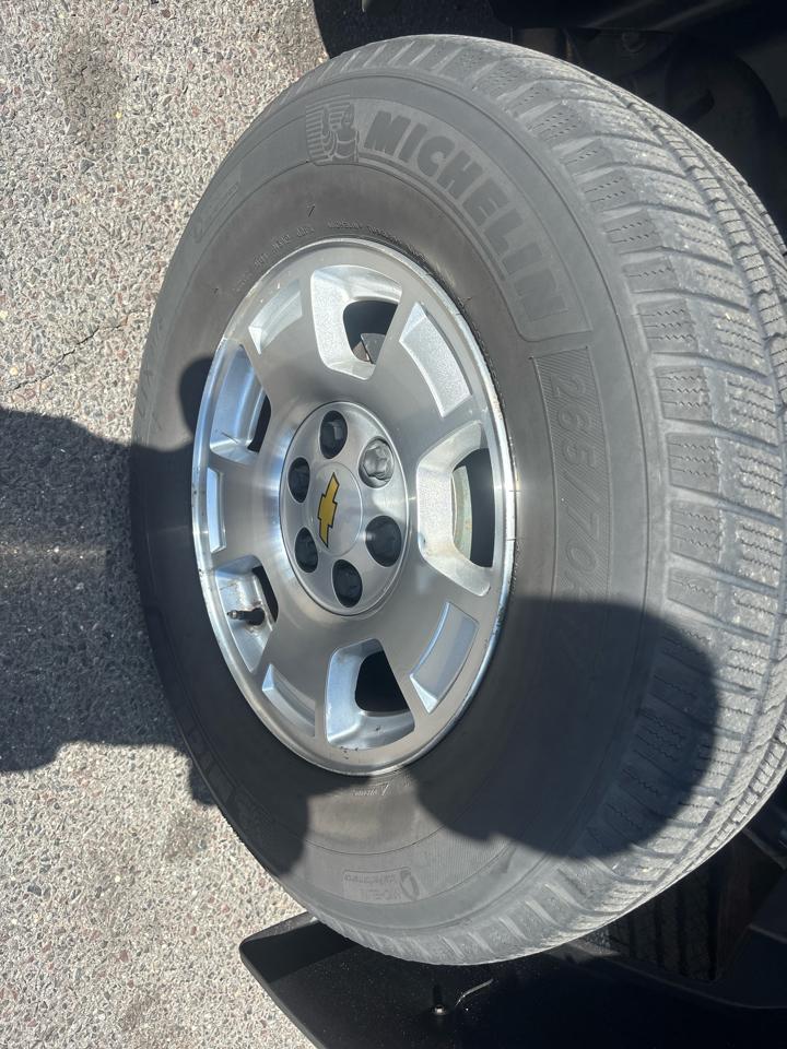 Chevrolet Avalanche 2WD Crew Cab LS 2010