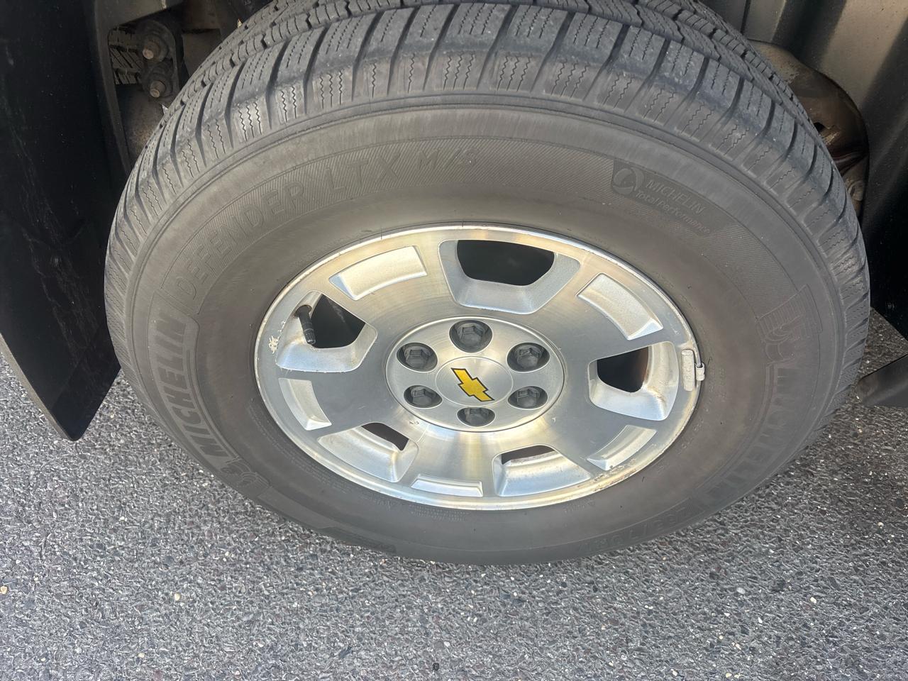 Chevrolet Avalanche 2WD Crew Cab LS 2010