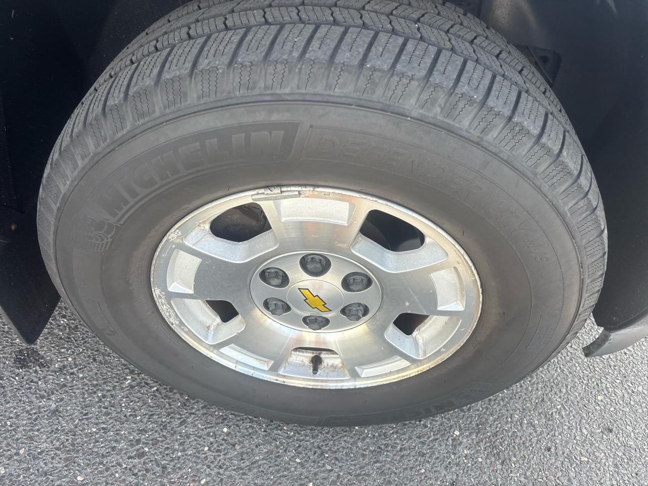 Chevrolet Avalanche 2WD Crew Cab LS 2010