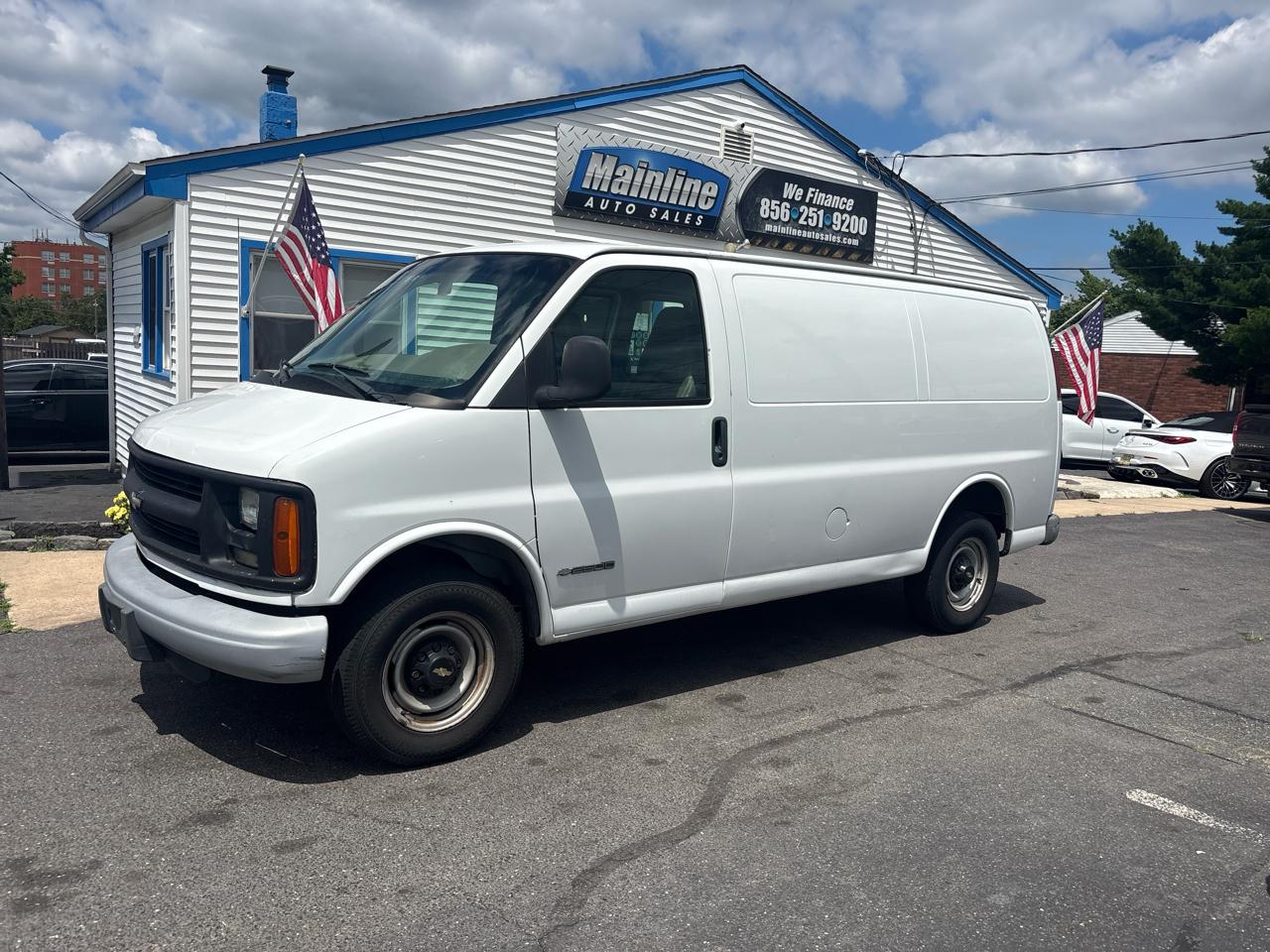 Chevrolet Express Cargo Van 2500 135" WB 2002