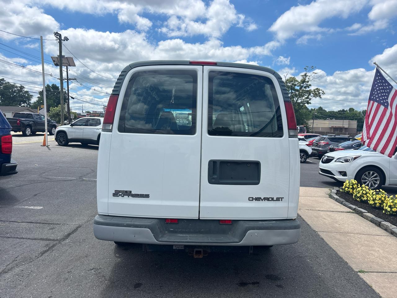 Chevrolet Express Cargo Van 2500 135" WB 2002