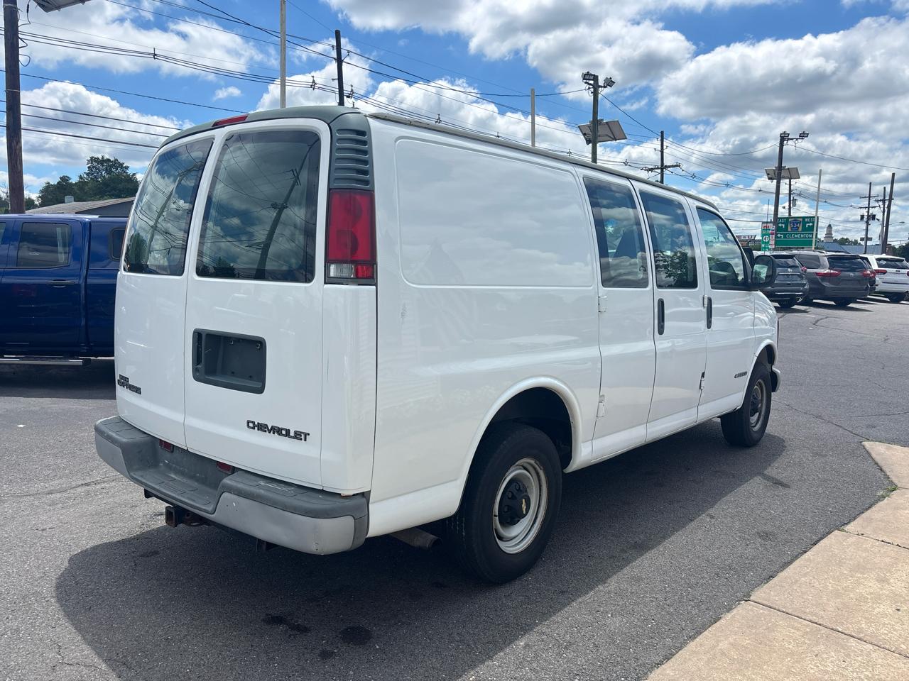 Chevrolet Express Cargo Van 2500 135" WB 2002