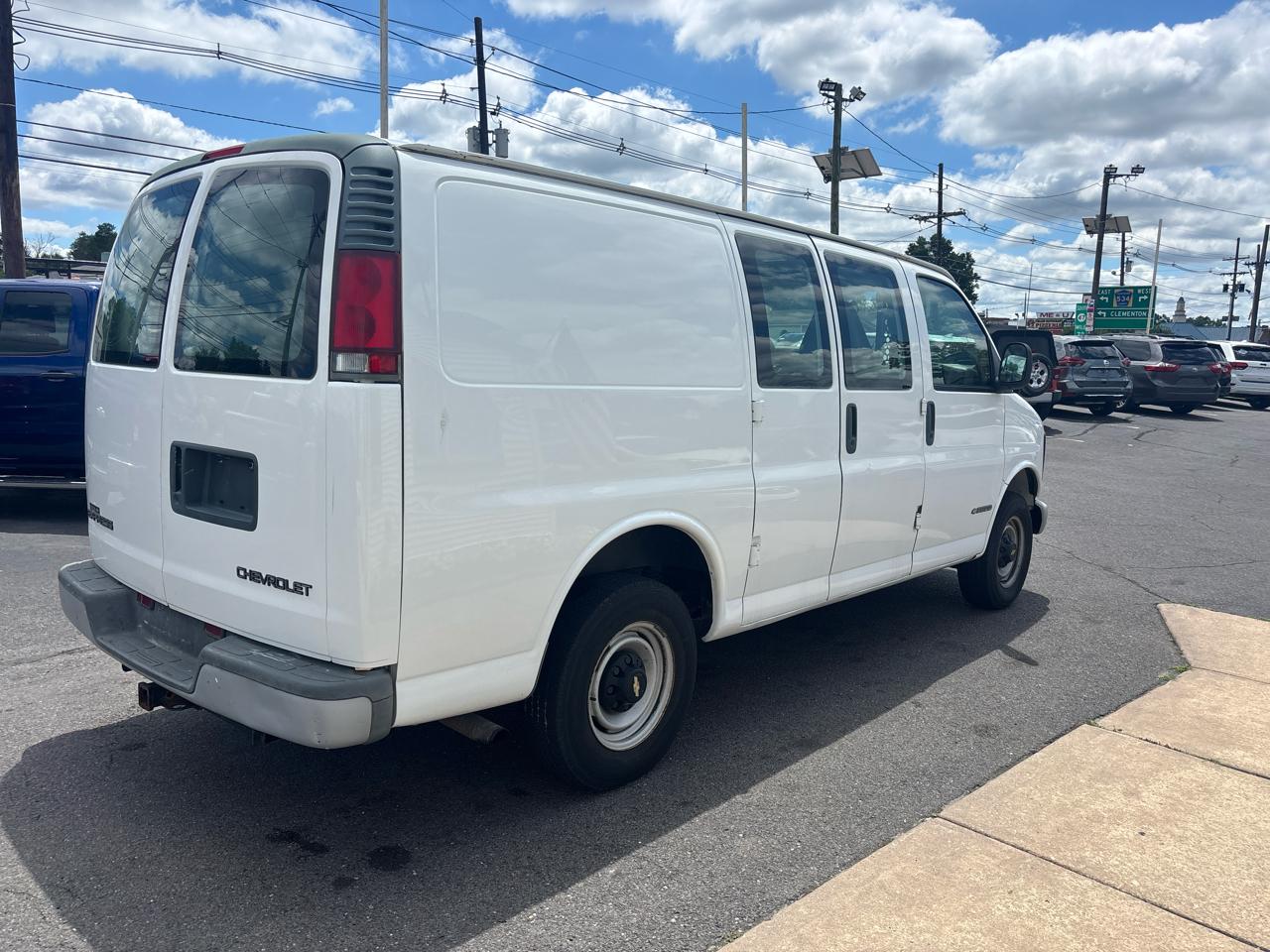 Chevrolet Express Cargo Van 2500 135" WB 2002