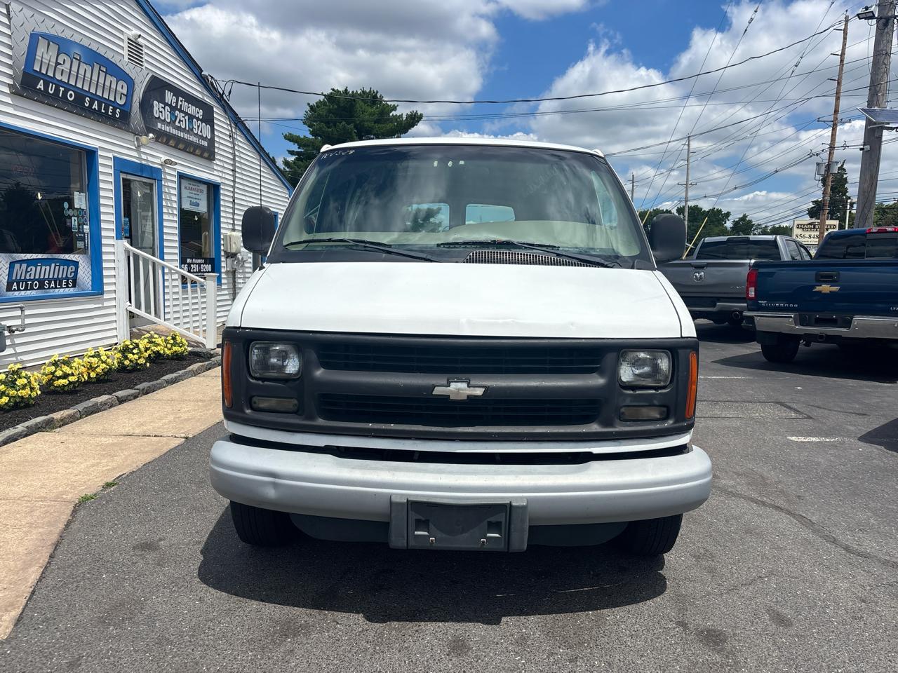 Chevrolet Express Cargo Van 2500 135" WB 2002