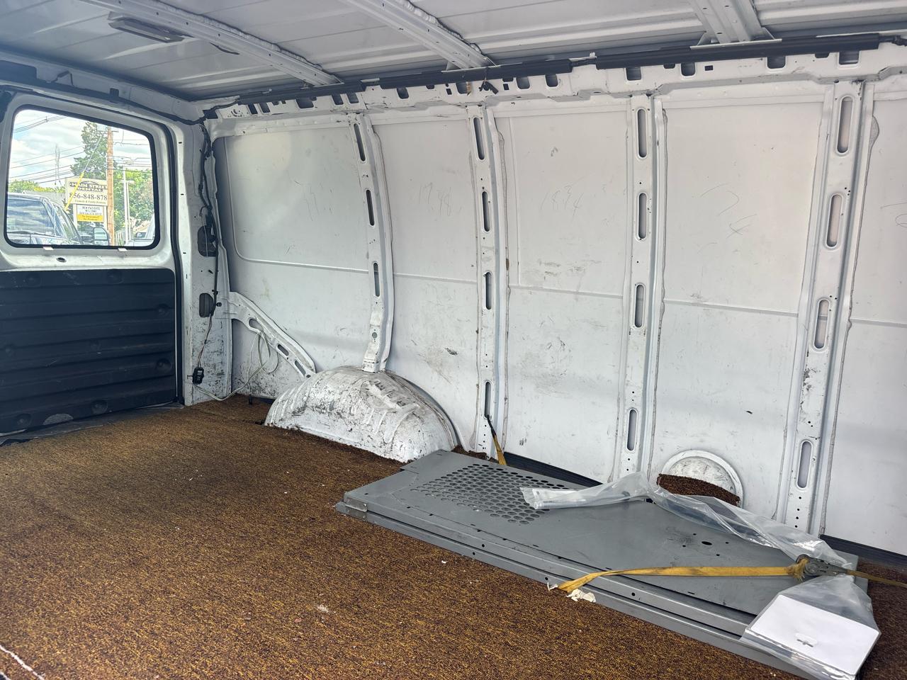 Chevrolet Express Cargo Van 2500 135" WB 2002