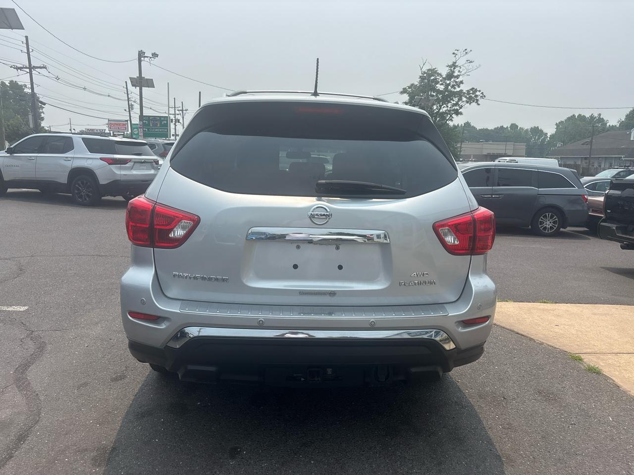 Nissan Pathfinder 4x4 Platinum 2017