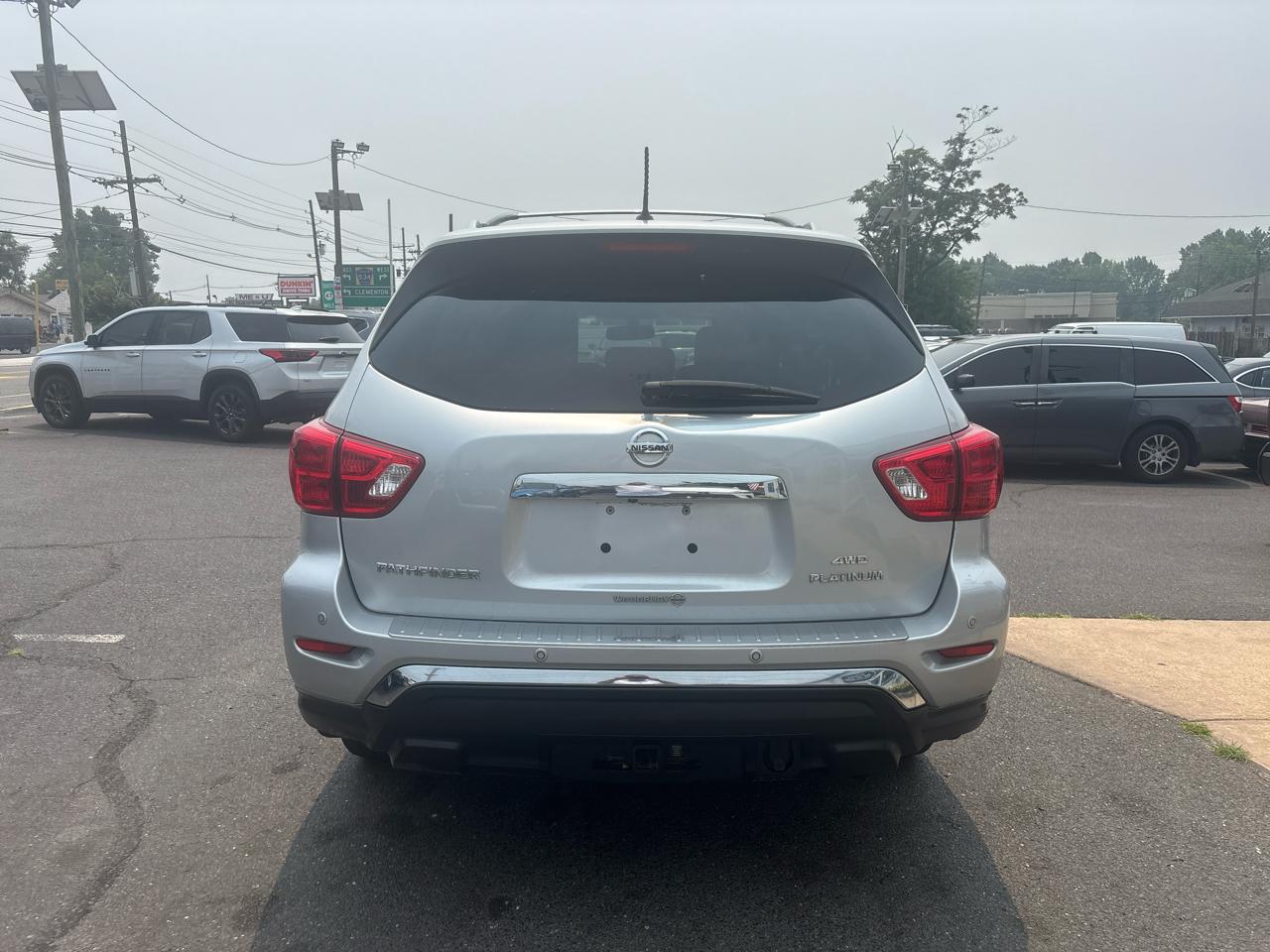 Nissan Pathfinder 4x4 Platinum 2017