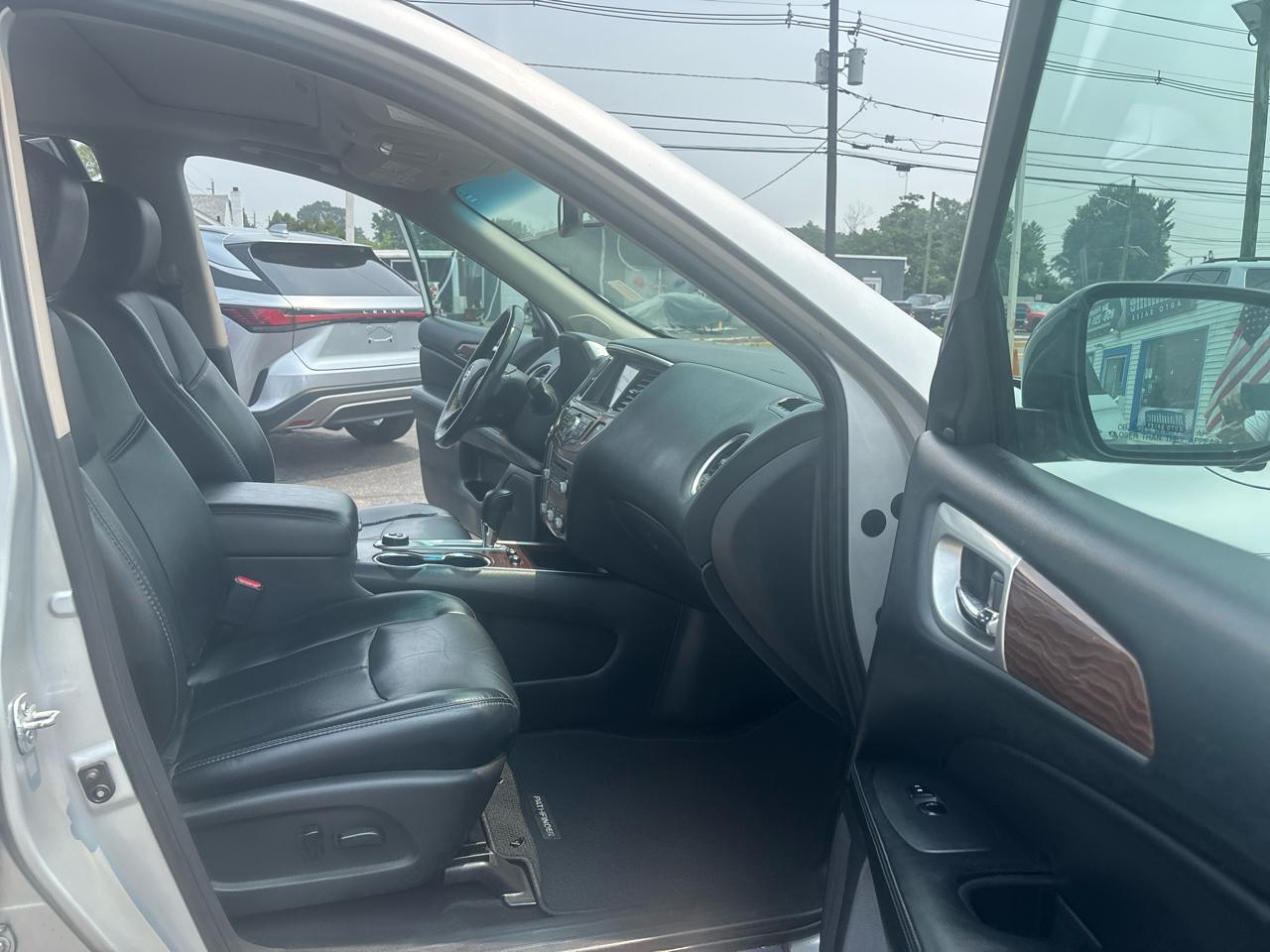 Nissan Pathfinder 4x4 Platinum 2017