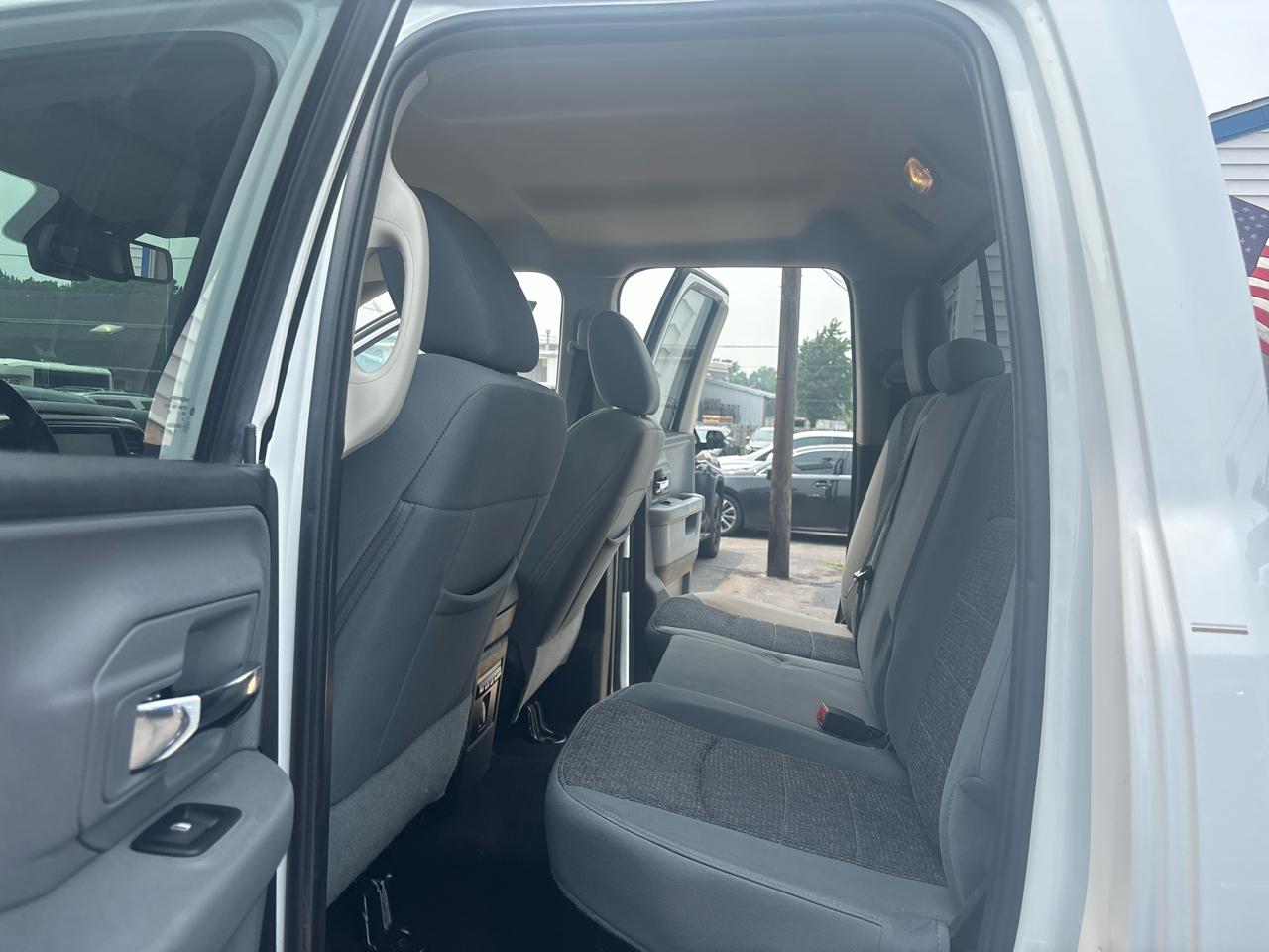 RAM 1500 Big Horn 4x4 Quad Cab 6'4" Box 2017