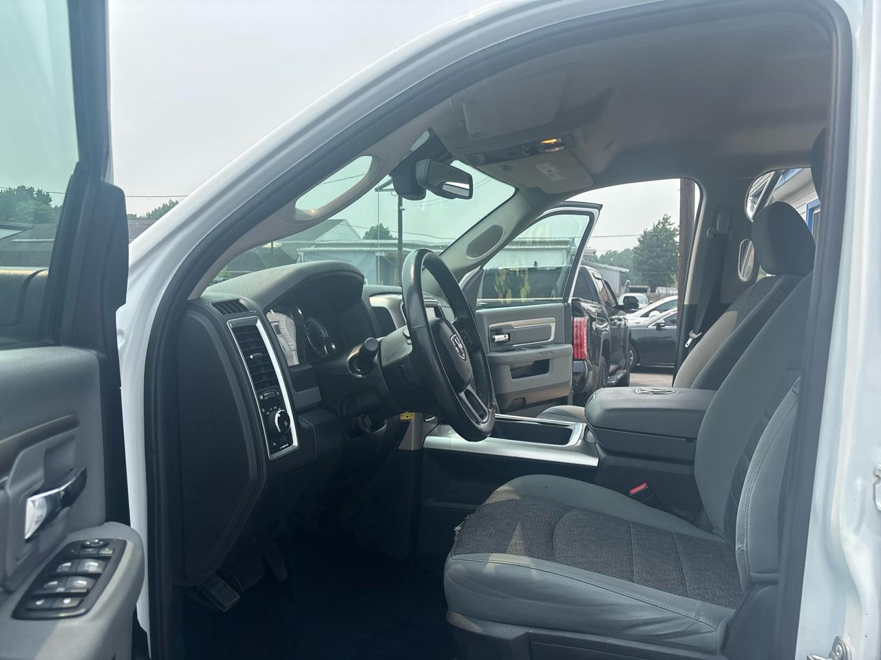 RAM 1500 Big Horn 4x4 Quad Cab 6'4" Box 2017
