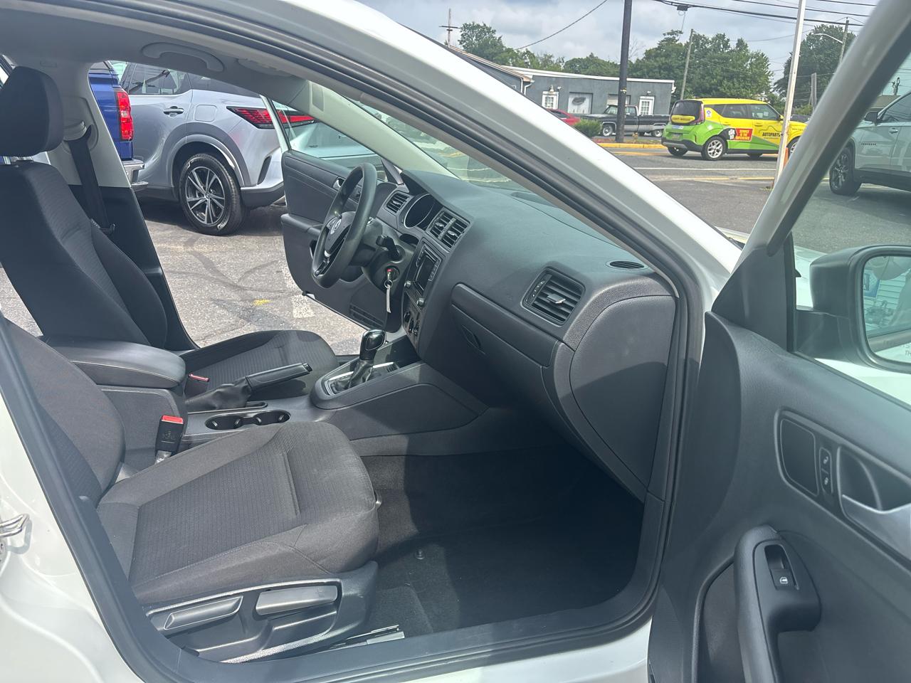 Volkswagen Jetta Sedan 4dr Auto 1.4T S 2016