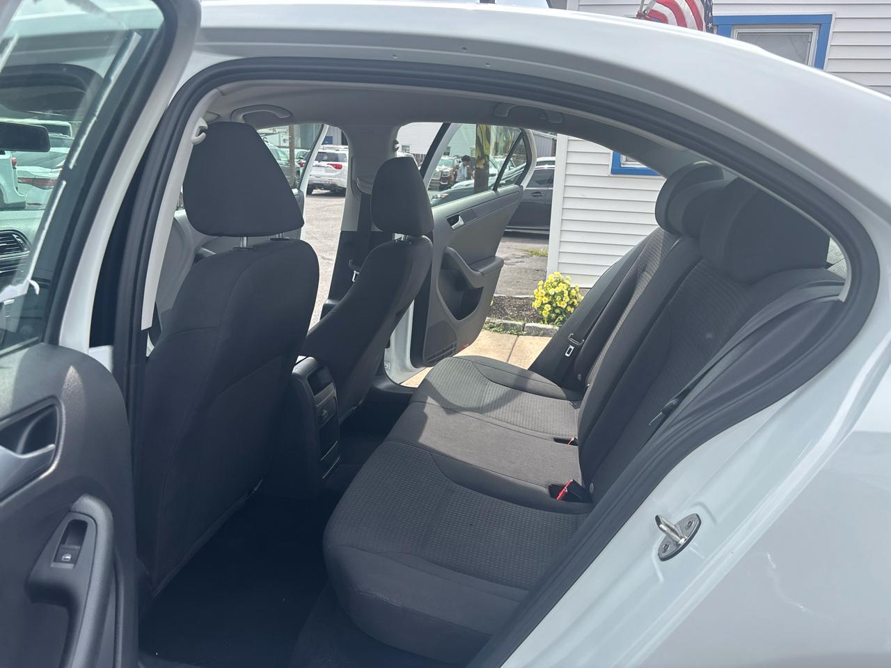 Volkswagen Jetta Sedan 4dr Auto 1.4T S 2016