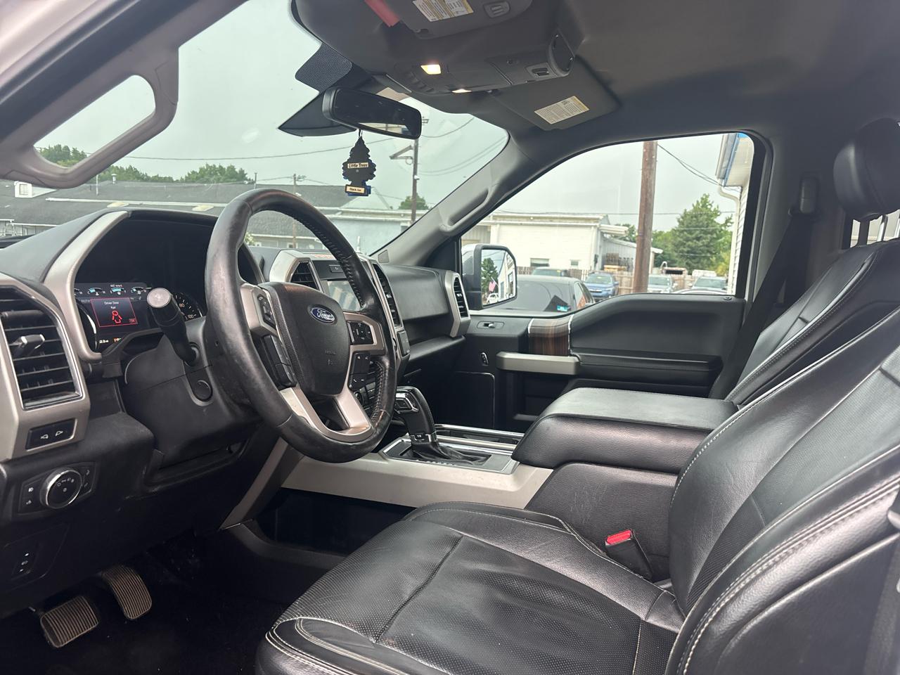 Ford F-150 4WD SuperCab 133" Lariat 2017