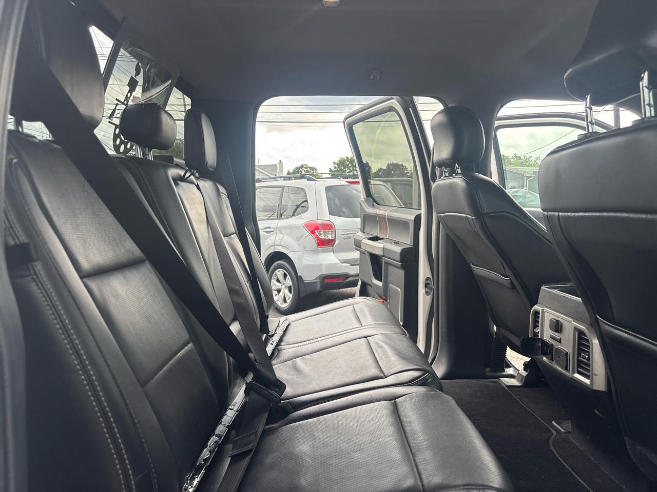 Ford F-150 4WD SuperCab 133" Lariat 2017