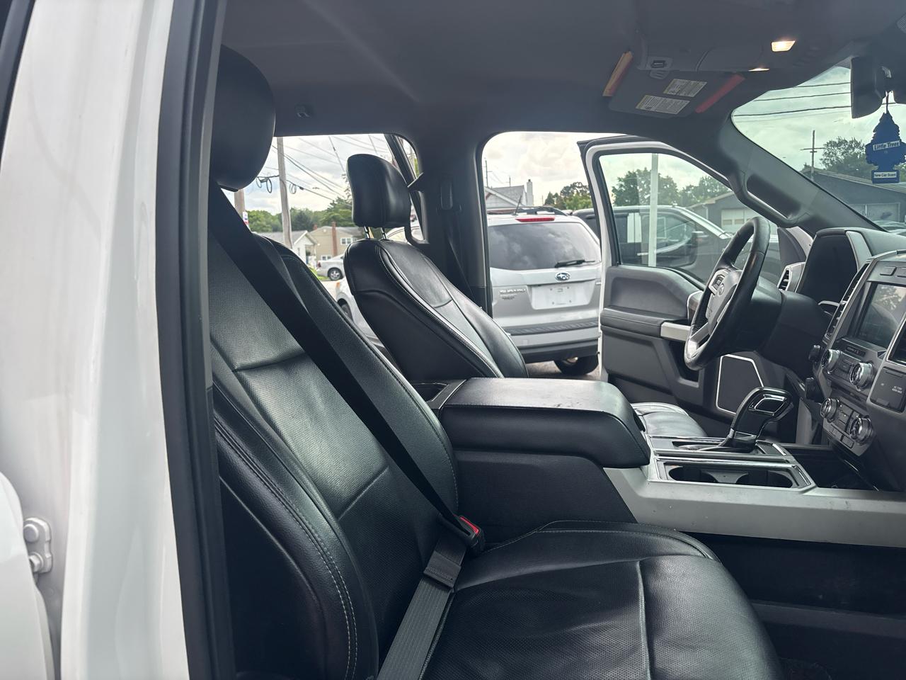 Ford F-150 4WD SuperCab 133" Lariat 2017