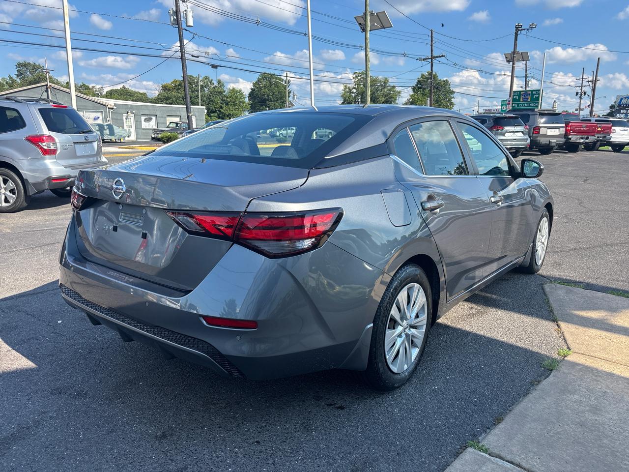 Nissan Sentra S CVT 2022