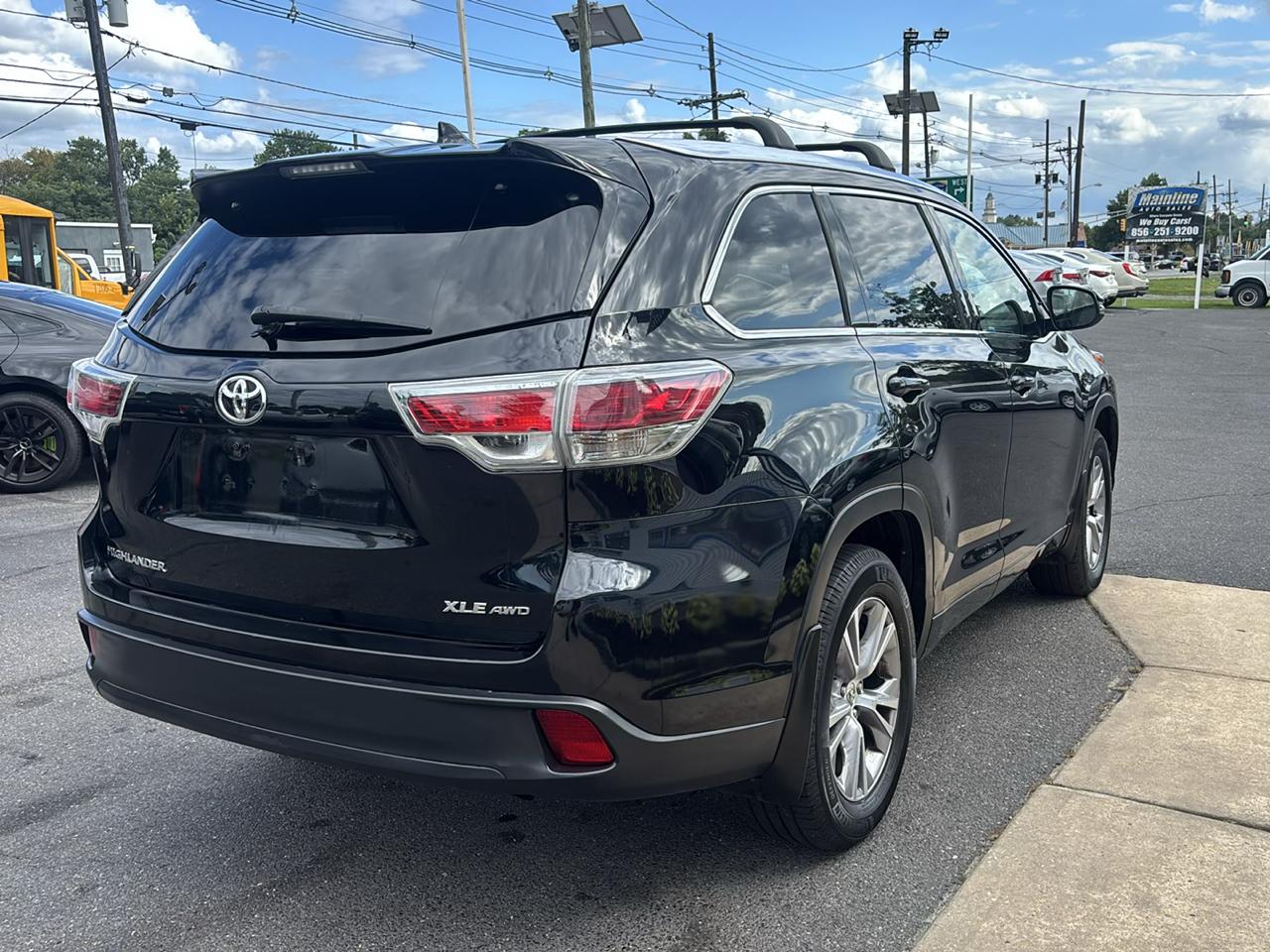 Toyota Highlander AWD 4dr V6 XLE (Natl) 2015