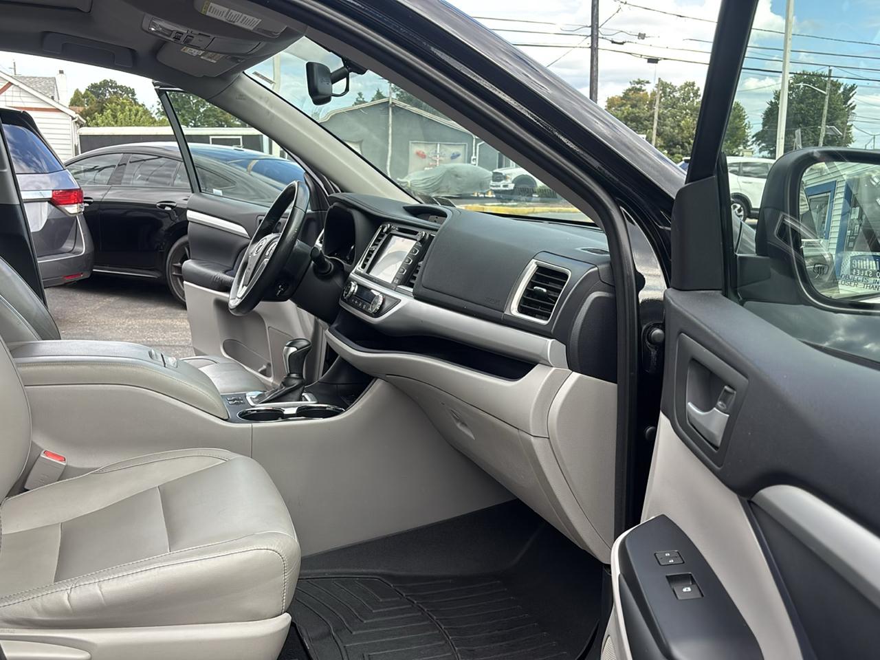 Toyota Highlander AWD 4dr V6 XLE (Natl) 2015