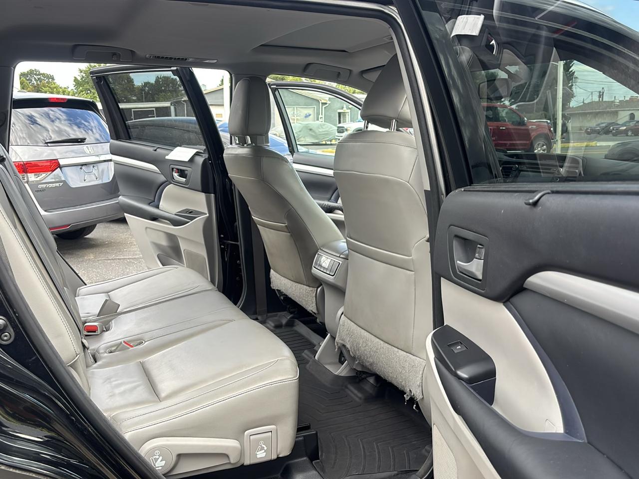 Toyota Highlander AWD 4dr V6 XLE (Natl) 2015