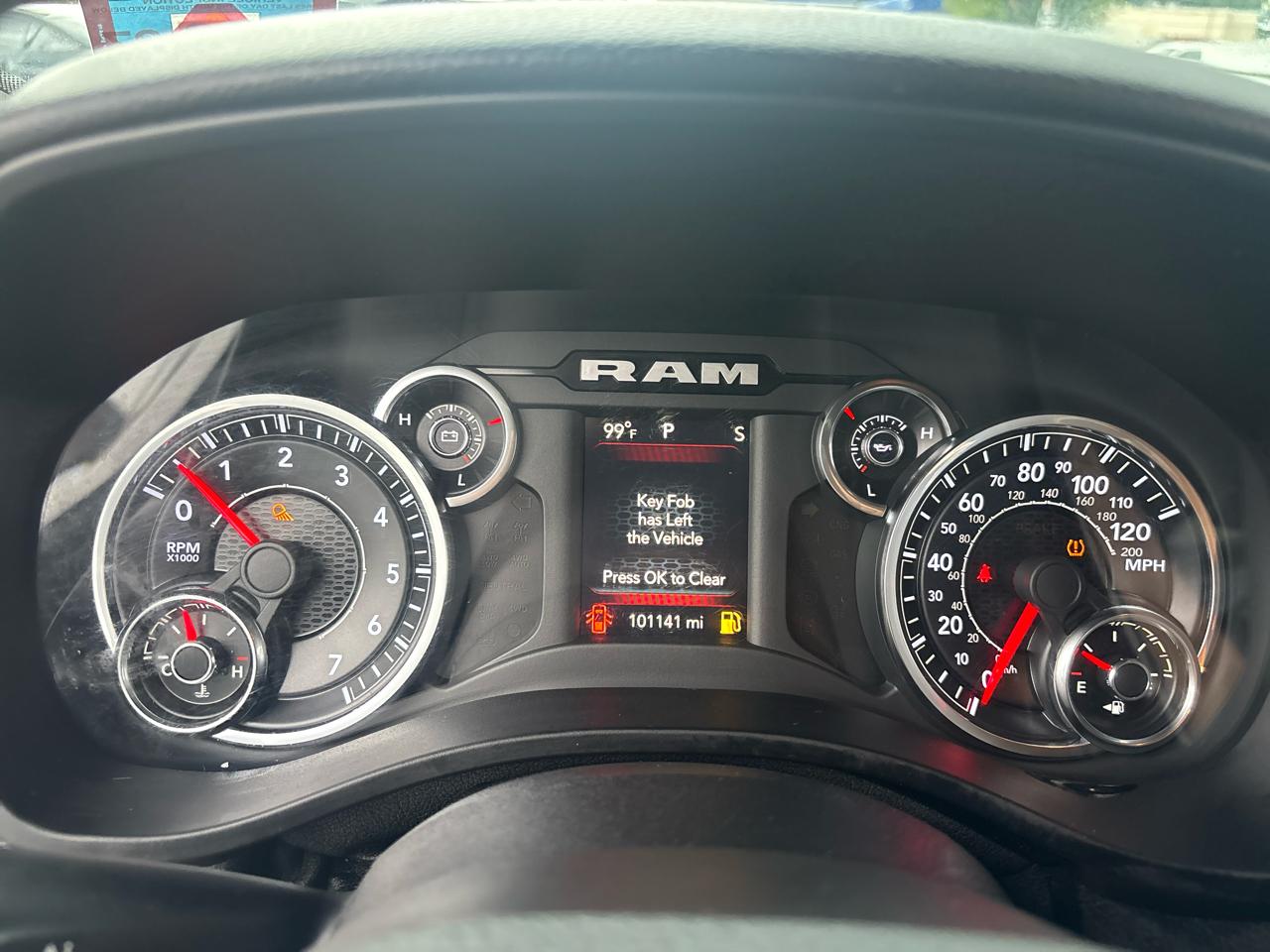 RAM 1500 Big Horn 4x4 Crew Cab 5'7" Box 2020