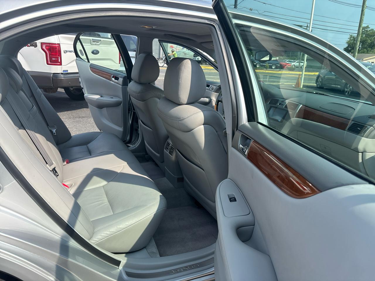 Lexus ES 330 4dr Sdn 2005