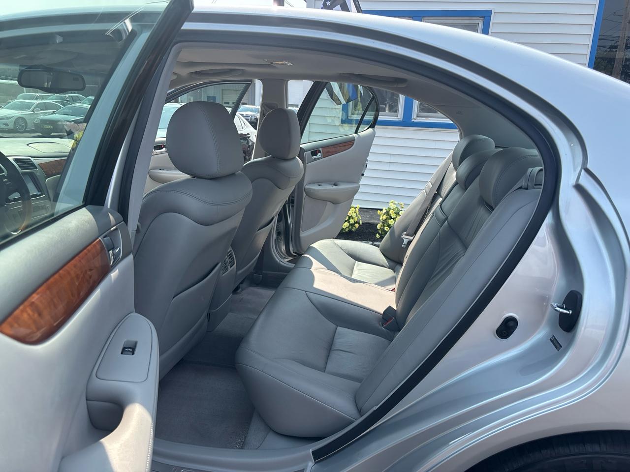 Lexus ES 330 4dr Sdn 2005
