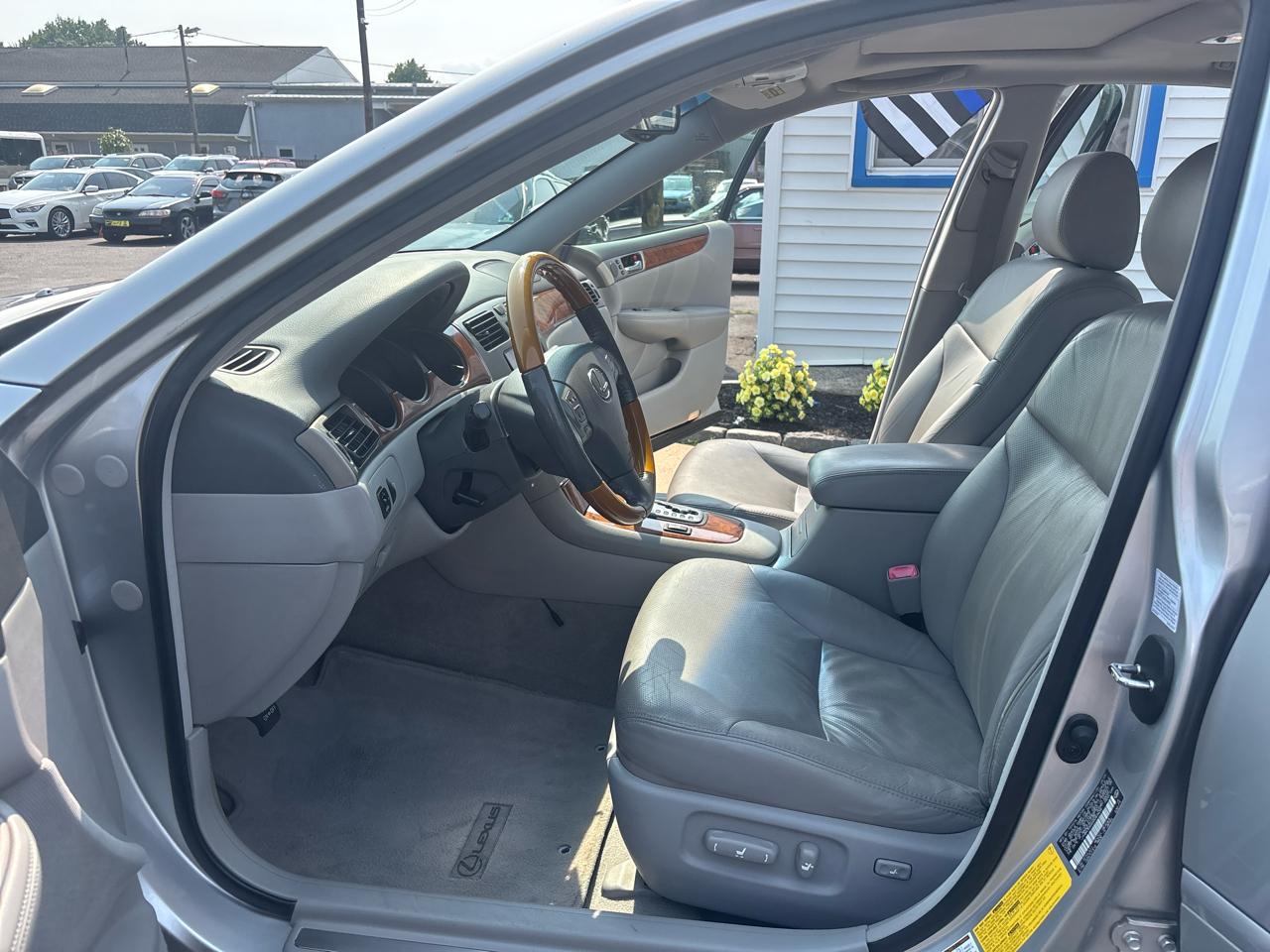 Lexus ES 330 4dr Sdn 2005