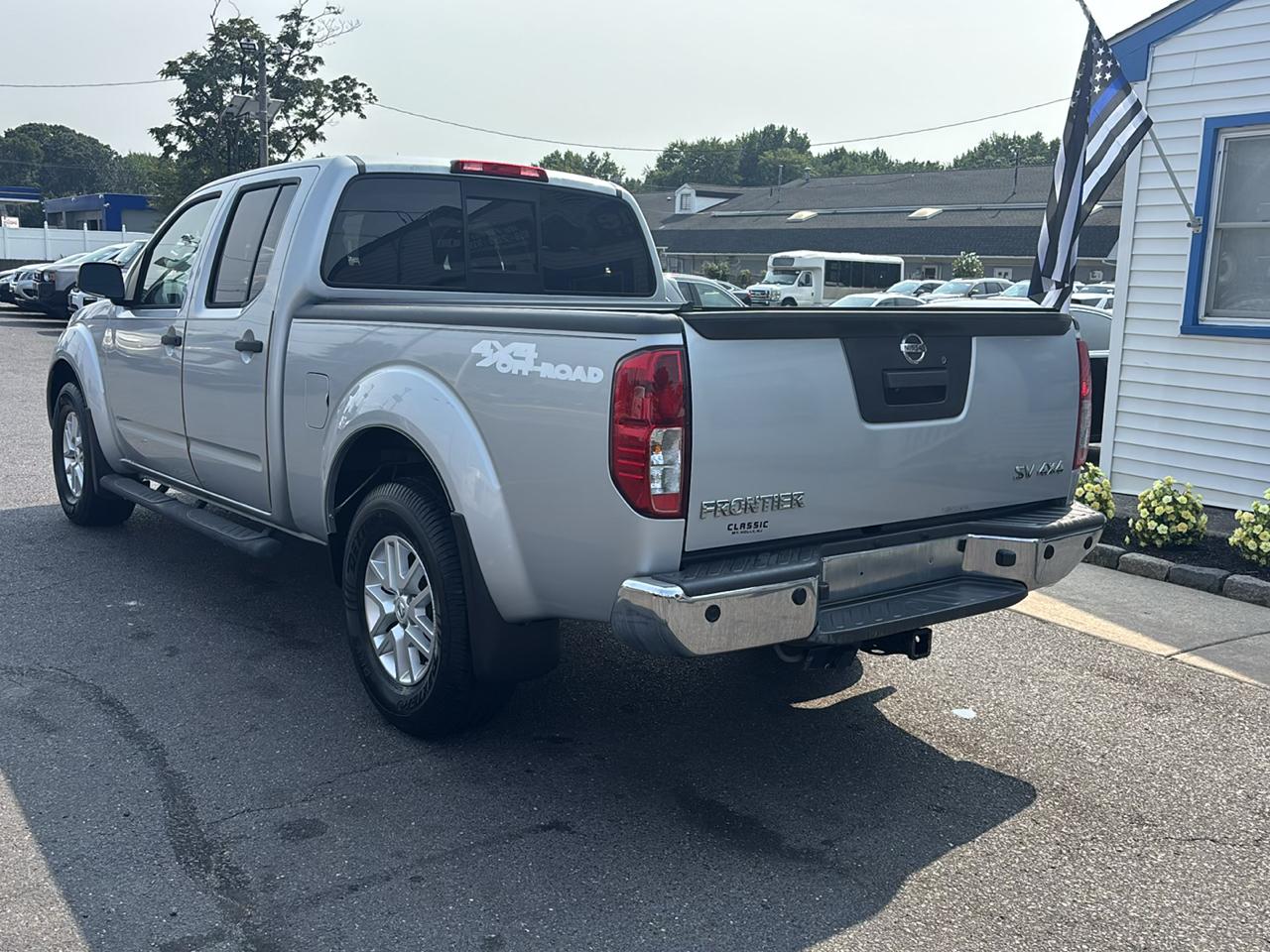 Nissan Frontier 4WD Crew Cab LWB Auto SV 2015