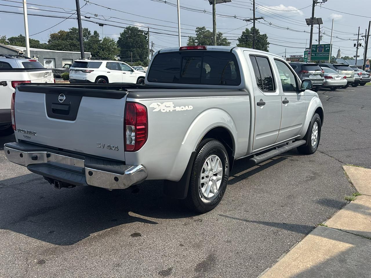 Nissan Frontier 4WD Crew Cab LWB Auto SV 2015