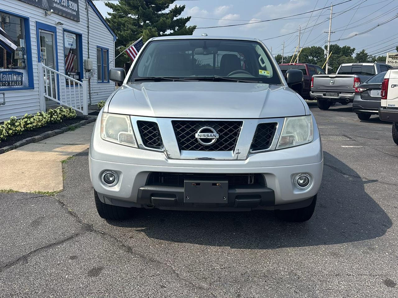 Nissan Frontier 4WD Crew Cab LWB Auto SV 2015