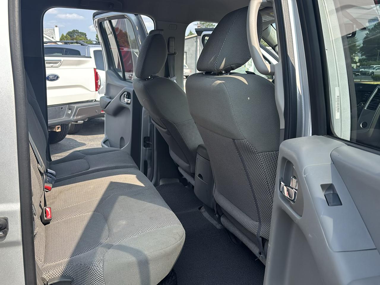Nissan Frontier 4WD Crew Cab LWB Auto SV 2015