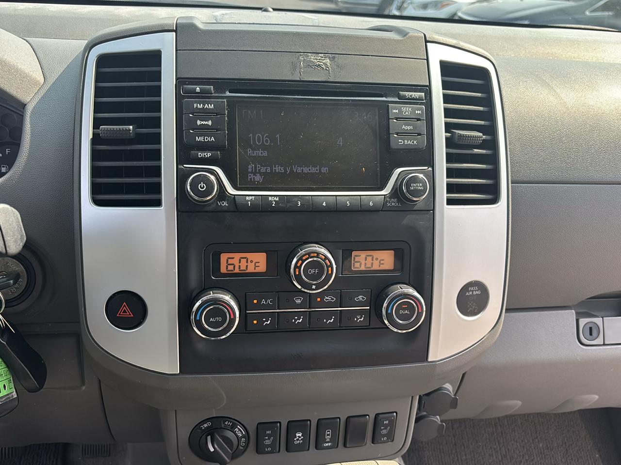 Nissan Frontier 4WD Crew Cab LWB Auto SV 2015
