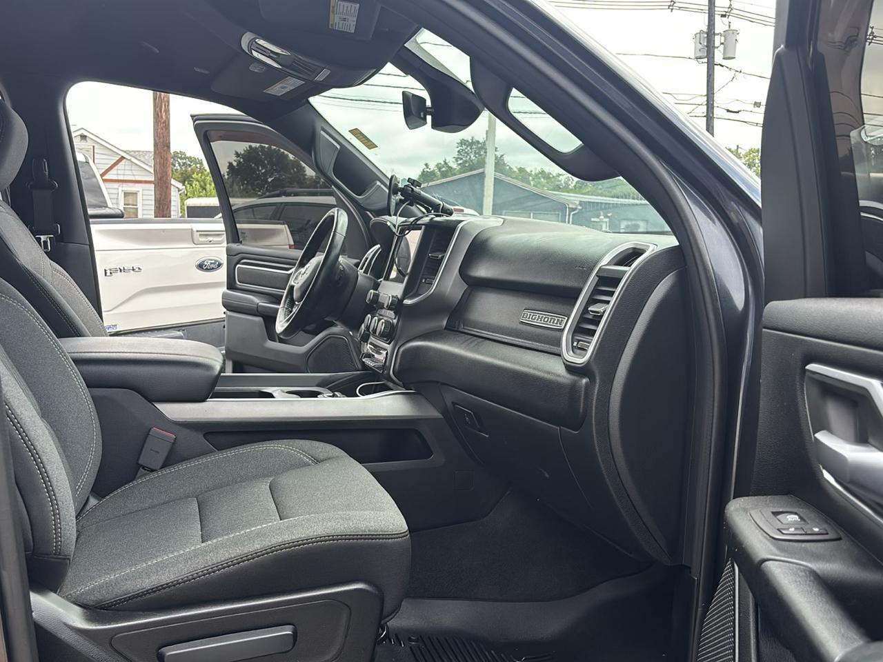 RAM 1500 Big Horn 4x4 Quad Cab 6'4" Box 2020