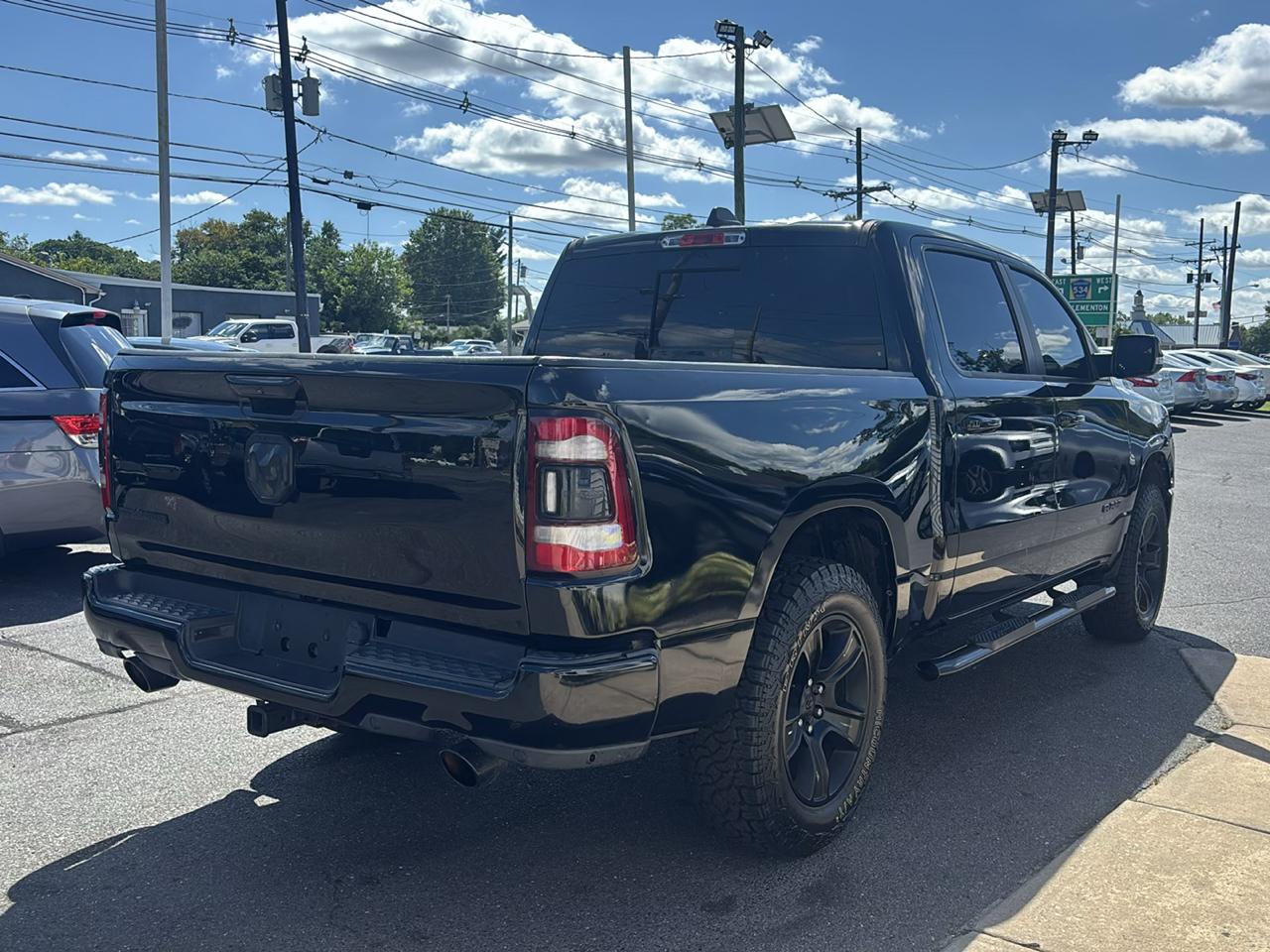 RAM 1500 Big Horn 4x2 Crew Cab 5'7" Box 2021
