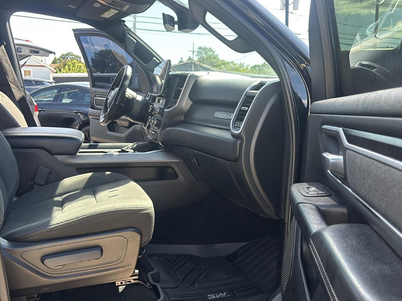 RAM 1500 Big Horn 4x2 Crew Cab 5'7" Box 2021