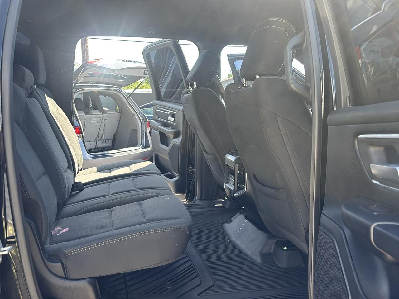 RAM 1500 Big Horn 4x2 Crew Cab 5'7" Box 2021