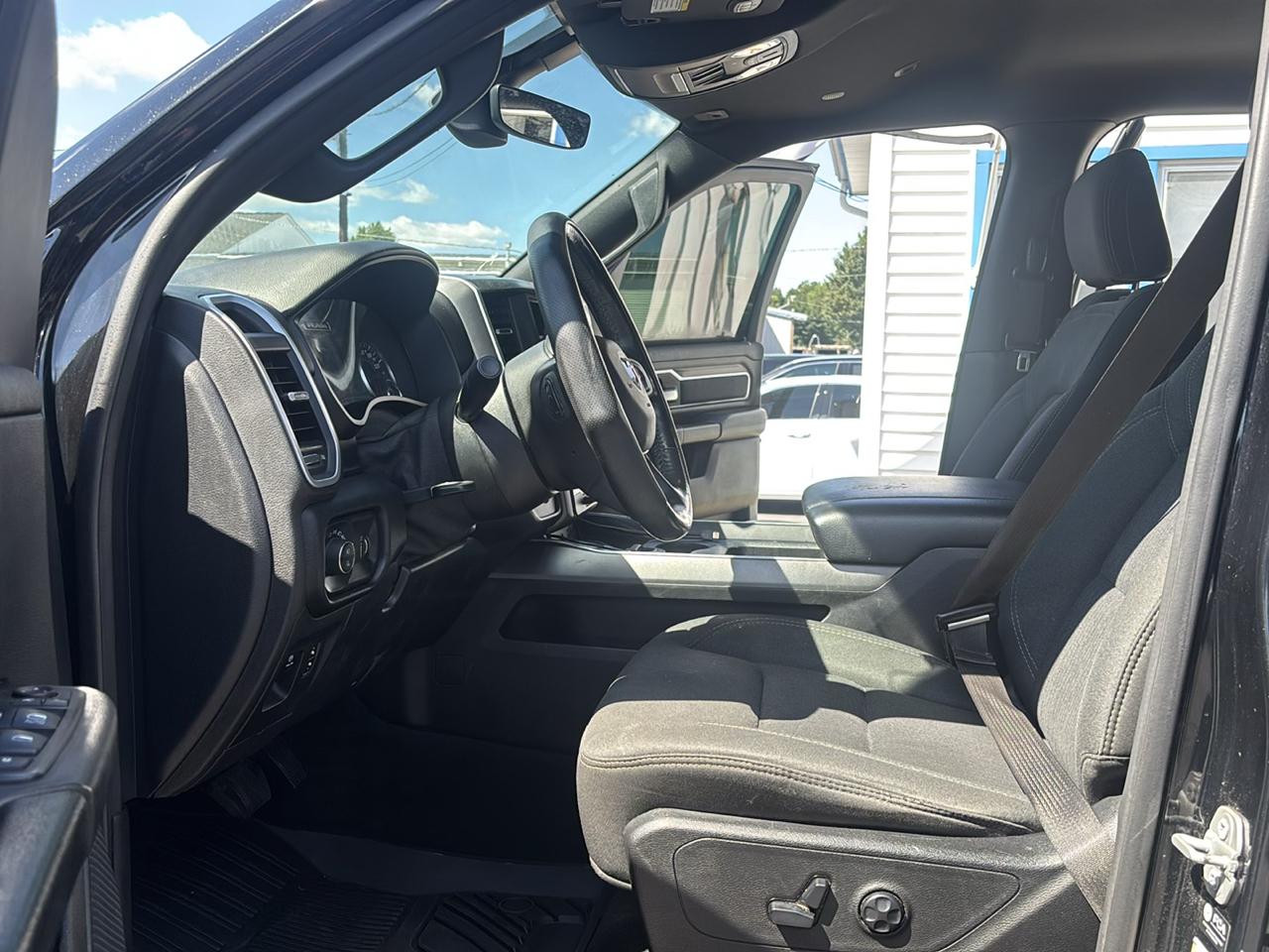 RAM 1500 Big Horn 4x2 Crew Cab 5'7" Box 2021
