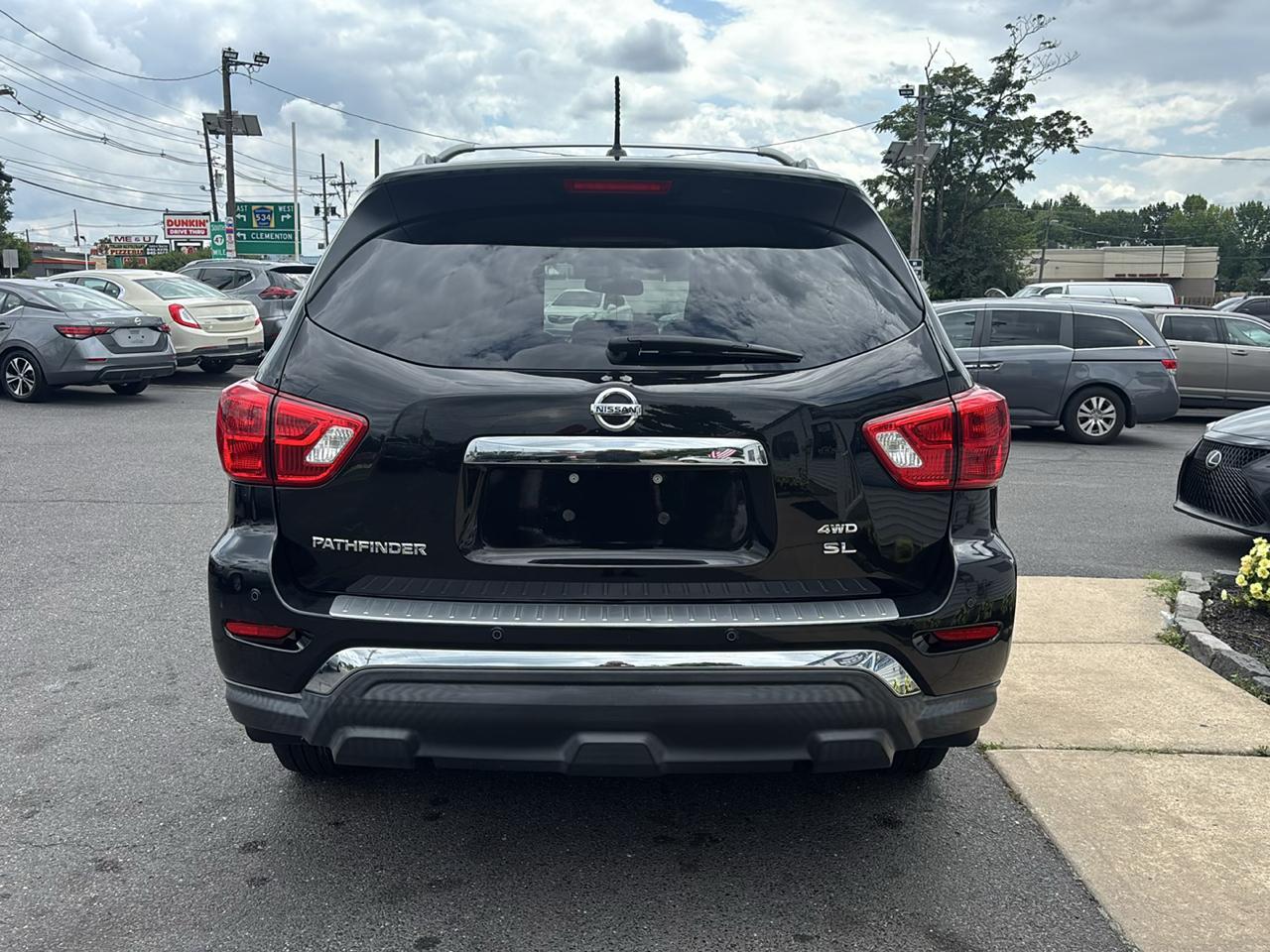 Nissan Pathfinder 4x4 SL 2018