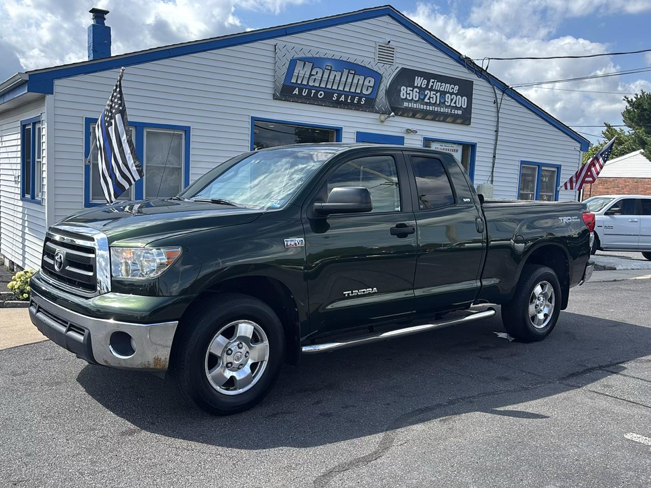 Toyota Tundra 4WD Truck Dbl 5.7L V8 6-Spd AT (Natl) 2010