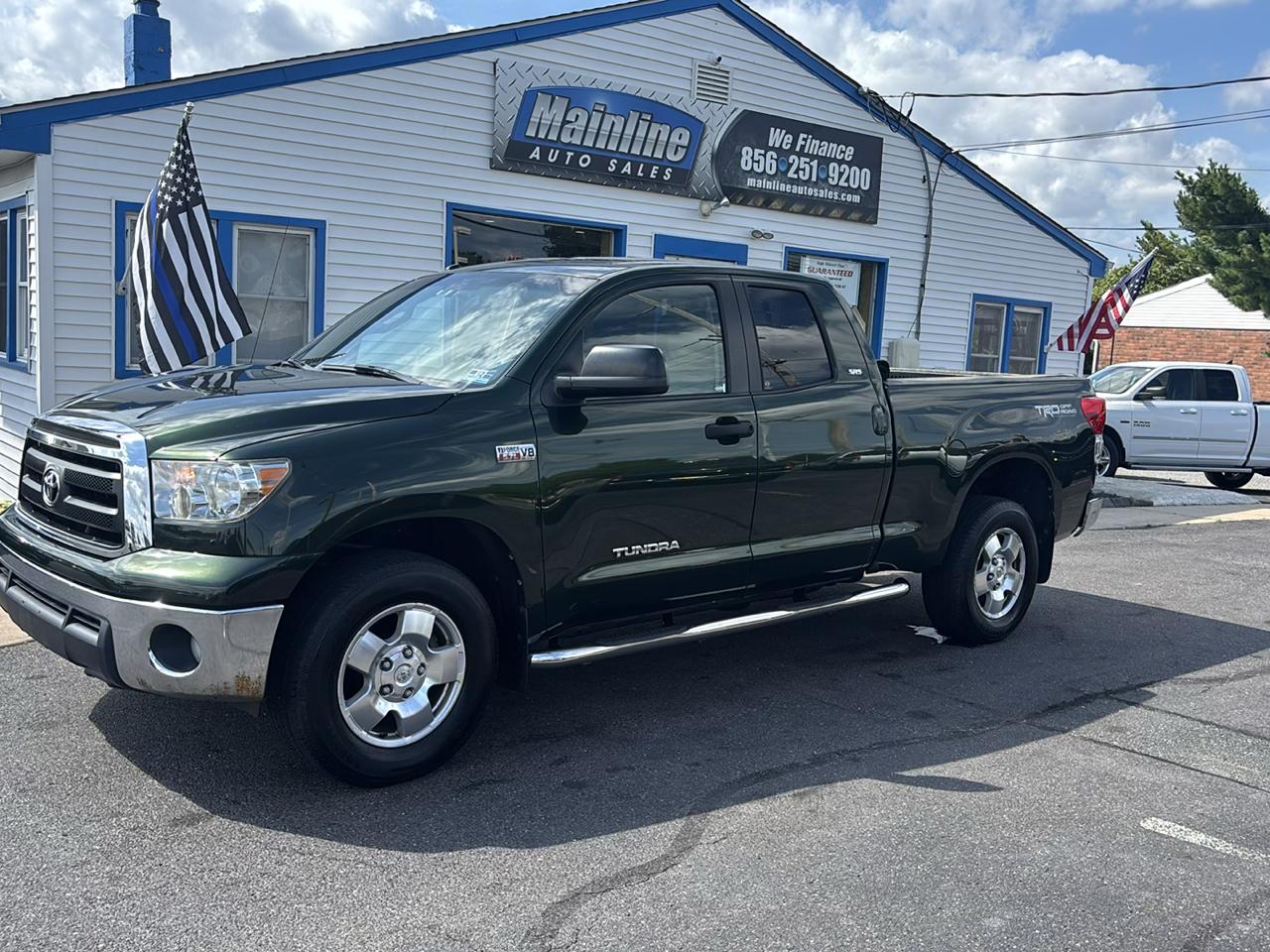 Toyota Tundra 4WD Truck Dbl 5.7L V8 6-Spd AT (Natl) 2010