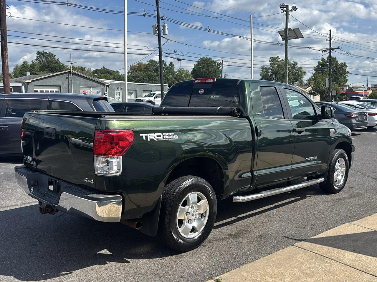 Toyota Tundra 4WD Truck Dbl 5.7L V8 6-Spd AT (Natl) 2010