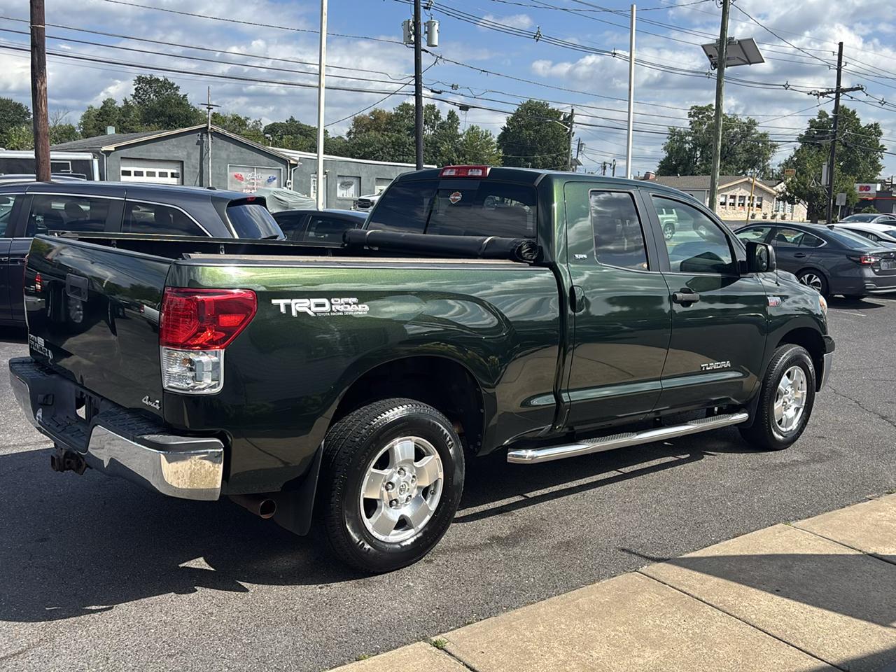 Toyota Tundra 4WD Truck Dbl 5.7L V8 6-Spd AT (Natl) 2010