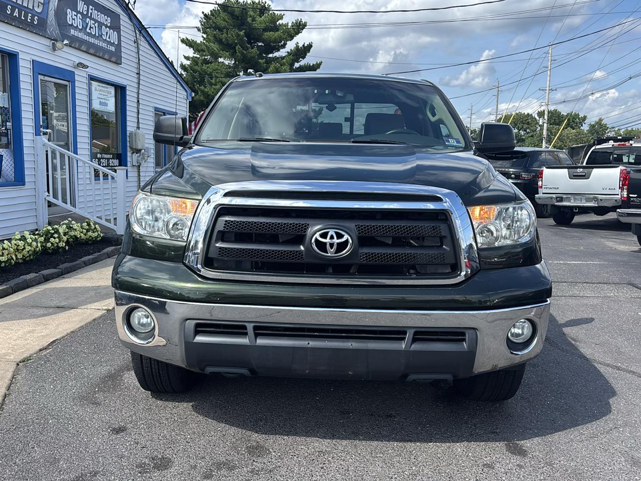 Toyota Tundra 4WD Truck Dbl 5.7L V8 6-Spd AT (Natl) 2010