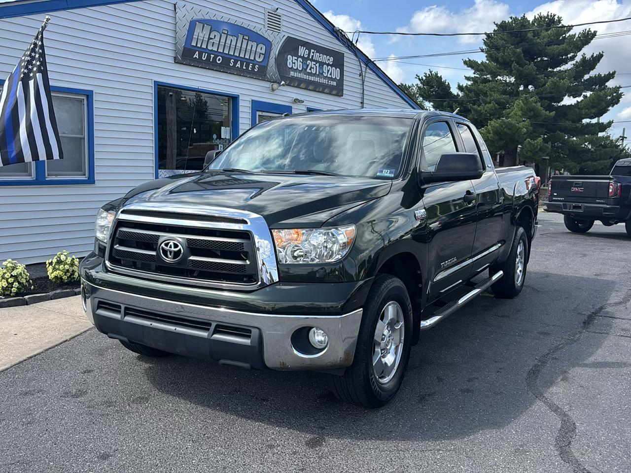 Toyota Tundra 4WD Truck Dbl 5.7L V8 6-Spd AT (Natl) 2010