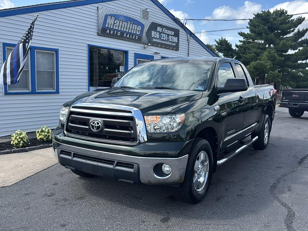 Toyota Tundra 4WD Truck Dbl 5.7L V8 6-Spd AT (Natl) 2010