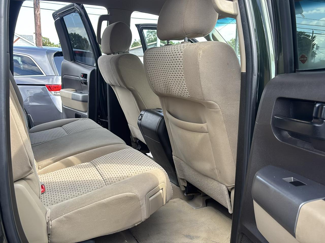 Toyota Tundra 4WD Truck Dbl 5.7L V8 6-Spd AT (Natl) 2010
